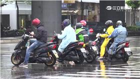 -雨天-下雨-氣象-天氣-鋒面-騎士-blue-