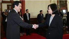 馬英九、蔡英文、總統、握手（圖／總統府提供）
