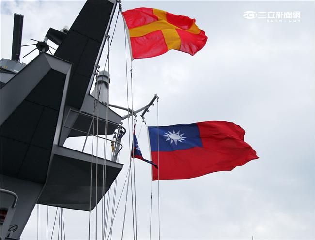 海軍新油彈補給艦「磐石號」快速戰鬥支援艦，航速22（節）以上，續航力8000（海浬）。（記者邱榮吉/攝影）