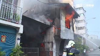 鐵皮屋大火　伯公遭嗆昏4歲童哭求救