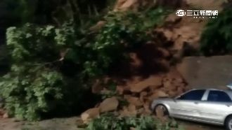 疑連日大雨土石坍塌　5車遭埋急搶救