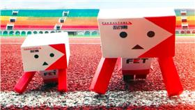 ▲話近心距離！紙箱人「阿楞」攜手遠傳正式登台（圖／遠傳）