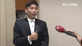 挖出「壓箱寶」　綠委盛裝出席520