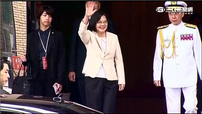 黑色西裝褲、淡妝　蔡英文就職這樣穿