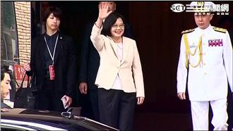 黑色西裝褲、淡妝　蔡英文就職這樣穿