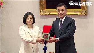 蔡英文接下國璽印信　象徵政權傳承