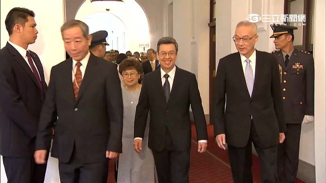 英仁就職典禮　造型師誇他穿搭第一名