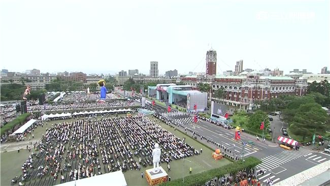 中華民國第14任總統、副總統就職典禮隆重登場，吸引上萬名民眾共襄盛舉，一同見證歷史性的時刻，現場氣氛熱鬧非凡。
