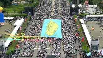 這首歌＋台灣旗幟　這一幕讓人哽咽了