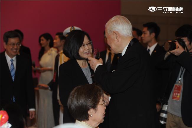 520,萬豪酒店,國宴,蔡英文,李登輝,敬酒(圖／中央社)