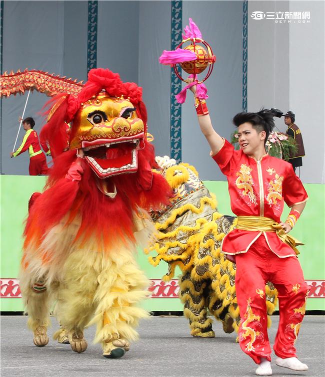 「台灣之光」民俗文化三太子、八家將、祥獅獻瑞等等。（記者邱榮吉/攝影）