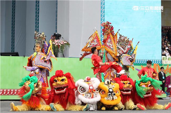 「台灣之光」民俗文化三太子、八家將、祥獅獻瑞等等。（記者邱榮吉/攝影）