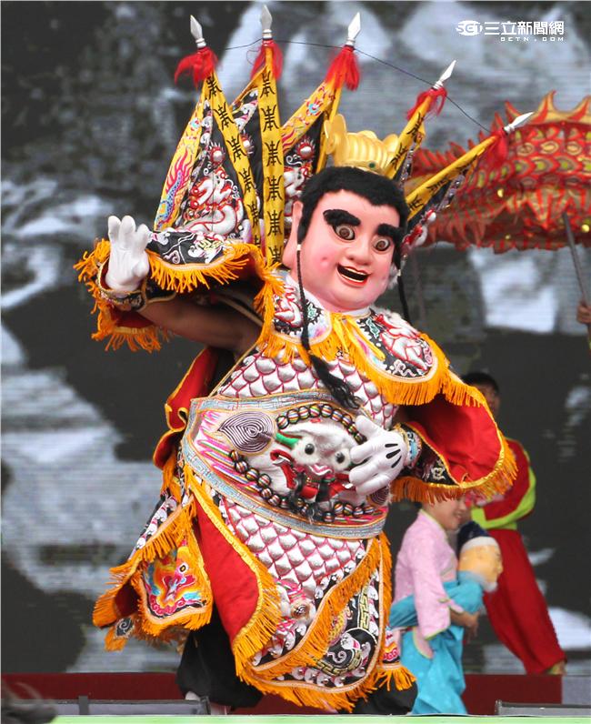 「台灣之光」民俗文化三太子、八家將、祥獅獻瑞等等。（記者邱榮吉/攝影）