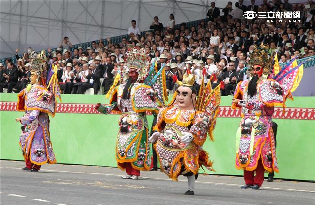 「台灣之光」民俗文化三太子、八家將、祥獅獻瑞等等。（記者邱榮吉/攝影）