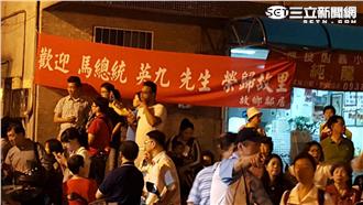 鄰居舉布條「榮歸故里」馬：回家真好