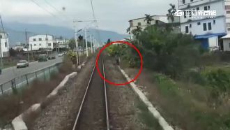 坐鐵軌輕生未遂判無罪　台鐵駕駛無奈