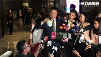 就職晚宴贈紀念酒　徐國勇：不會喝掉