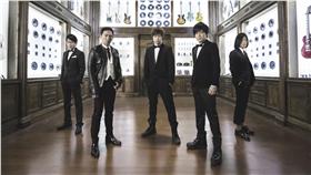 VD
五月天突發表新歌（1）
已經5年沒出新專輯的搖滾天團五月天，選在20日20時
突襲發表新歌「派對動物」，讓歌迷又驚又喜。
（相信音樂提供）
中央社記者吳琬婷傳真 105年5月21日