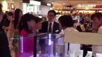 怒飆櫃姐逼下跪　貴婦隔7個月道歉了