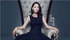 陳喬恩,頭貼,黑白照(微博 http://tw.weibo.com/chenchiaoen/3976544441442608
http://tw.weibo.com/5755757041/3931122453285656)