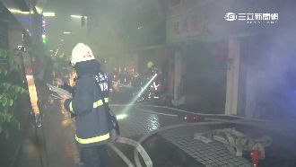 華西街夜市不安寧　鐵皮回收屋竄大火