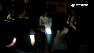 520警察很忙！山老鼠情侶趁機盜木