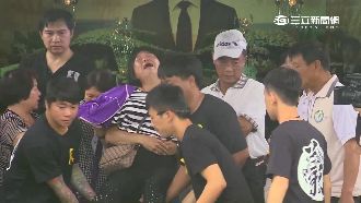 兒酒駕害兩命　告別式現場警父拒下車