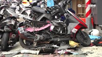 失控撞爛12輛機車　毒犯持槍落跑