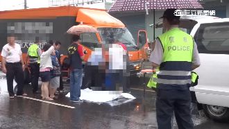 安全帽噴飛　老翁頭插貨車鏡桿慘死