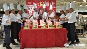 賣場一代粽師決戰　孫悟空也現身包粽（圖／李鴻典攝）