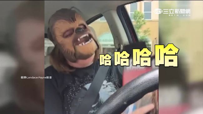 美媽戴星戰面具自拍　直播逗樂上億人