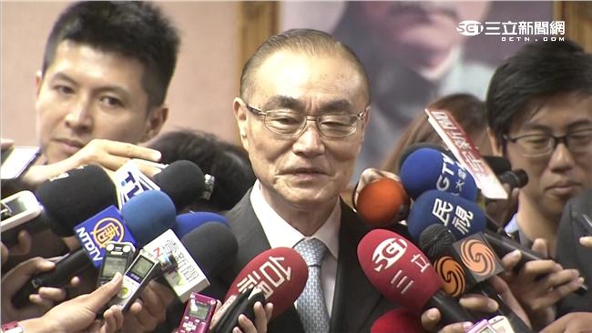 國防部長拜濟公　馮世寬：個人自由