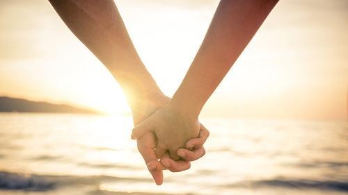 男性大方認愛，女性名花有主卻不說？