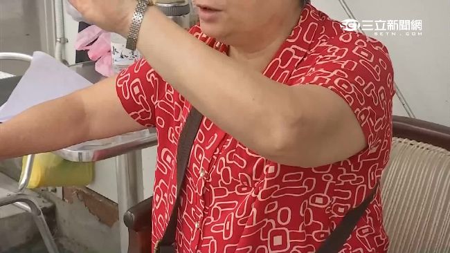 男車子被吊竟拋刀襲警！母大哭護子