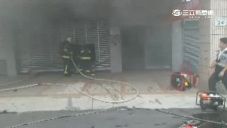 假日銀行突失火！警消急割鐵門搶救