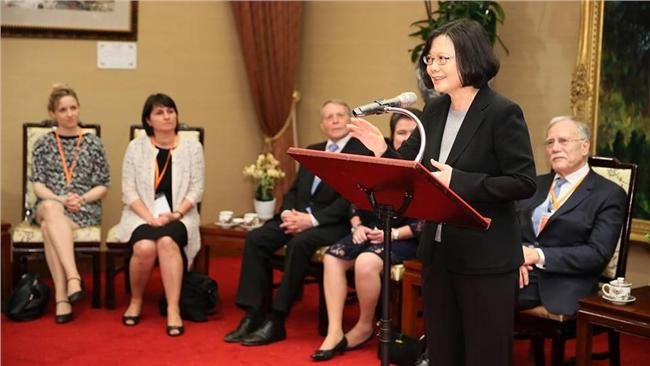 蔡英文零特權照曝光　香港嘆民主真好