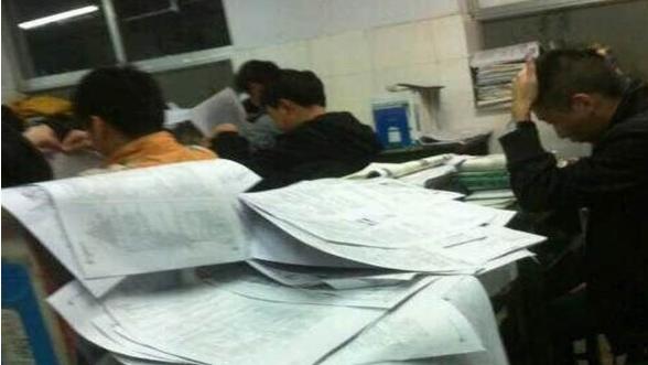 高三考生請假一天　回來書桌竟變這樣