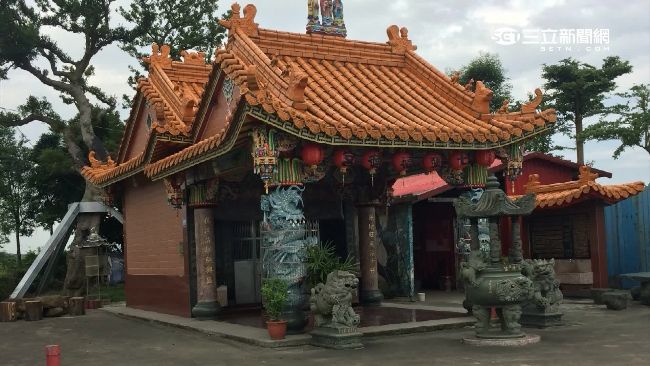 警拜土地公　意外逮到廢棄物偷倒客