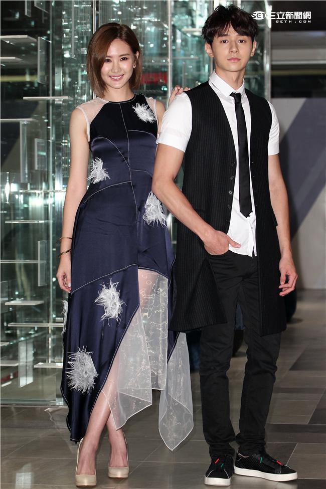 三立最新華劇「狼王子」男女主角張軒睿、安心亞，首次與媒體見面。（記者邱榮吉/攝影）