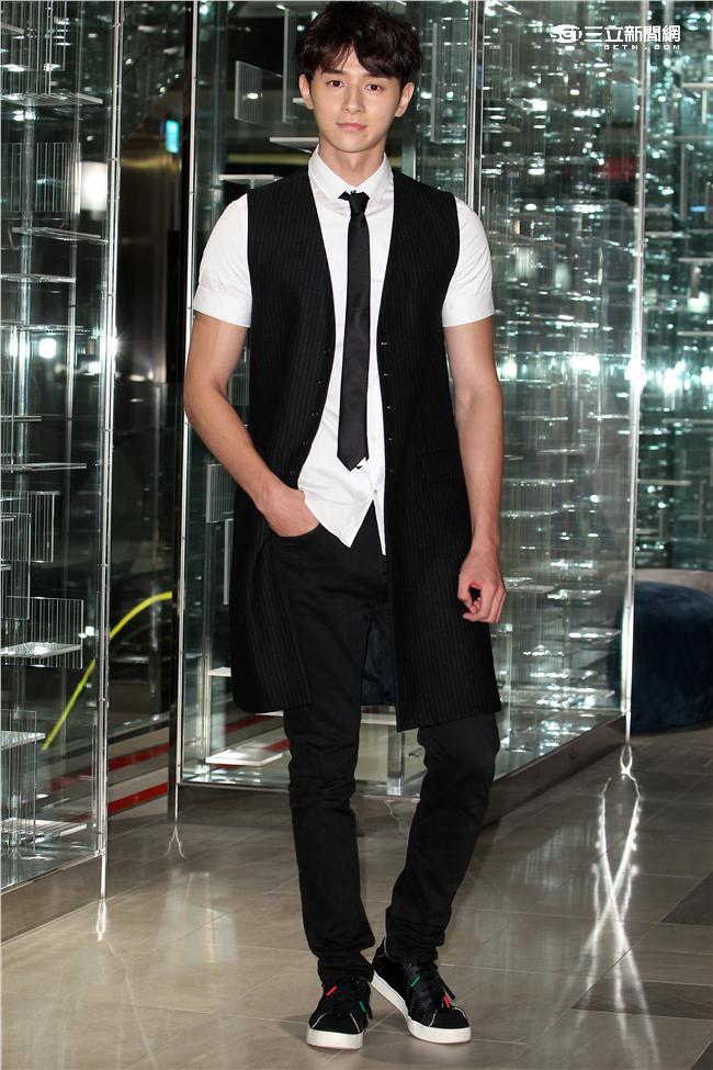 三立最新華劇「狼王子」男主角張軒睿。（記者邱榮吉/攝影）