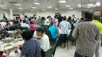 餐廳生意太好　成群遊覽車佔道挨批