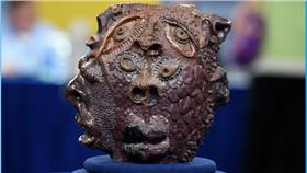 陶罐（圖／翻攝自Antiques Roadshow Twitter）
https://twitter.com/RoadshowPBS/status/686591387735867393