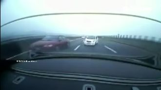 後車失控自撞　前車車主：哈哈哈撞了