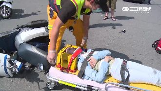 女車禍倒地抽搐　10位熱心民眾幫忙