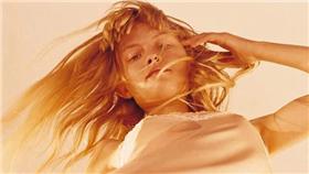 卡卡洛普／Calvin Klein《露底褲廣告被罵慘》網友們也覺得這樣很媚惑嗎？