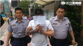 警方奮力壓制逮捕持槍的吳姓嫌犯（楊忠翰攝）