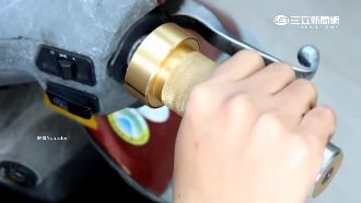 誤觸油門恐暴衝　斷電開關能立即熄火