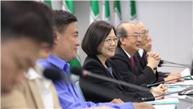 總統蔡英文、民進黨、柯建銘（圖／蔡英文臉書）