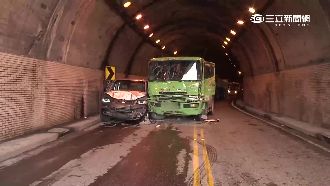 砂石車疑恍神連環撞3車　1陸客重傷