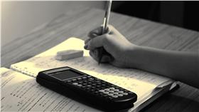 讀書、學生、教育（Flickr／Steven S.）
https://www.flickr.com/photos/scubasteveo/296747958/in/photolist-sdUQ7-CXhsW-8vLYT5-7woeuK-oRmwRR-6XRdr-k16RZ-cawfmY-4Ywq24-Qe8oL-5AbGyN-5ZfkJr-5AbEZE-e2n2zi-5A7pA6-5AbG6m-cpPKX-9tDWYL-5AbGaG-8KxsW3-5AbKEd-5AbKJ7-eiafBS-7D2Whc-61Y42d-ArLMwq-yiM2zu-nZurjb-uv4e31-ei4vHr-uvG96n-avuqbe-8D3Fcm-5NH6mZ-7HPmTS-9PVKNc-6Hoth-a5hBhQ-cEieim-mGYVTy-qDvjuZ-9eAQCH-LdMNJ-bXjtn7-cHL3Wf-cHL2Ps-g6Qn53-4mqYAi-dCp2Ff-cGavRC